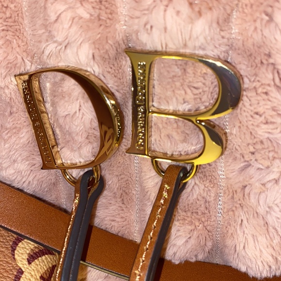 Beautiful Dooney&Bourke crossbody Bag 🤎💛🤎💛SOLD DURING SHOW bundle - Picture 2 of 8